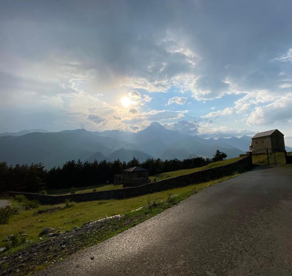 Dato Khetaguri Apartment Kazbegi Eksteriør billede